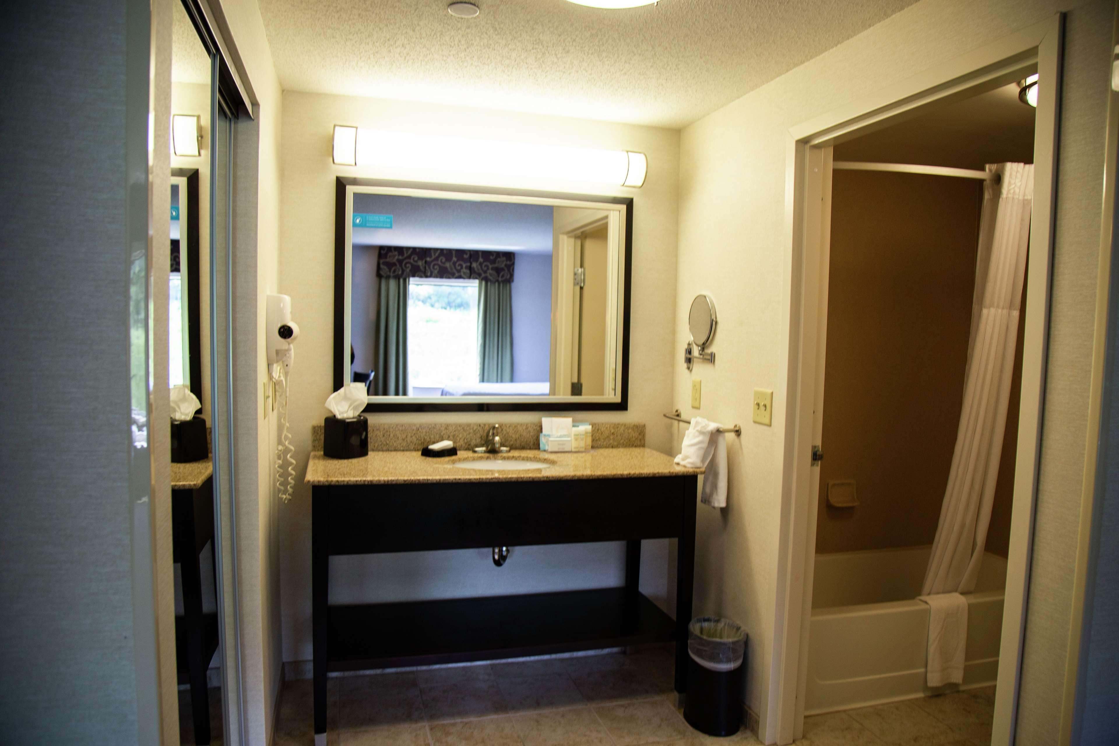 Hampton Inn & Suites Sharon West Middlesex Εξωτερικό φωτογραφία