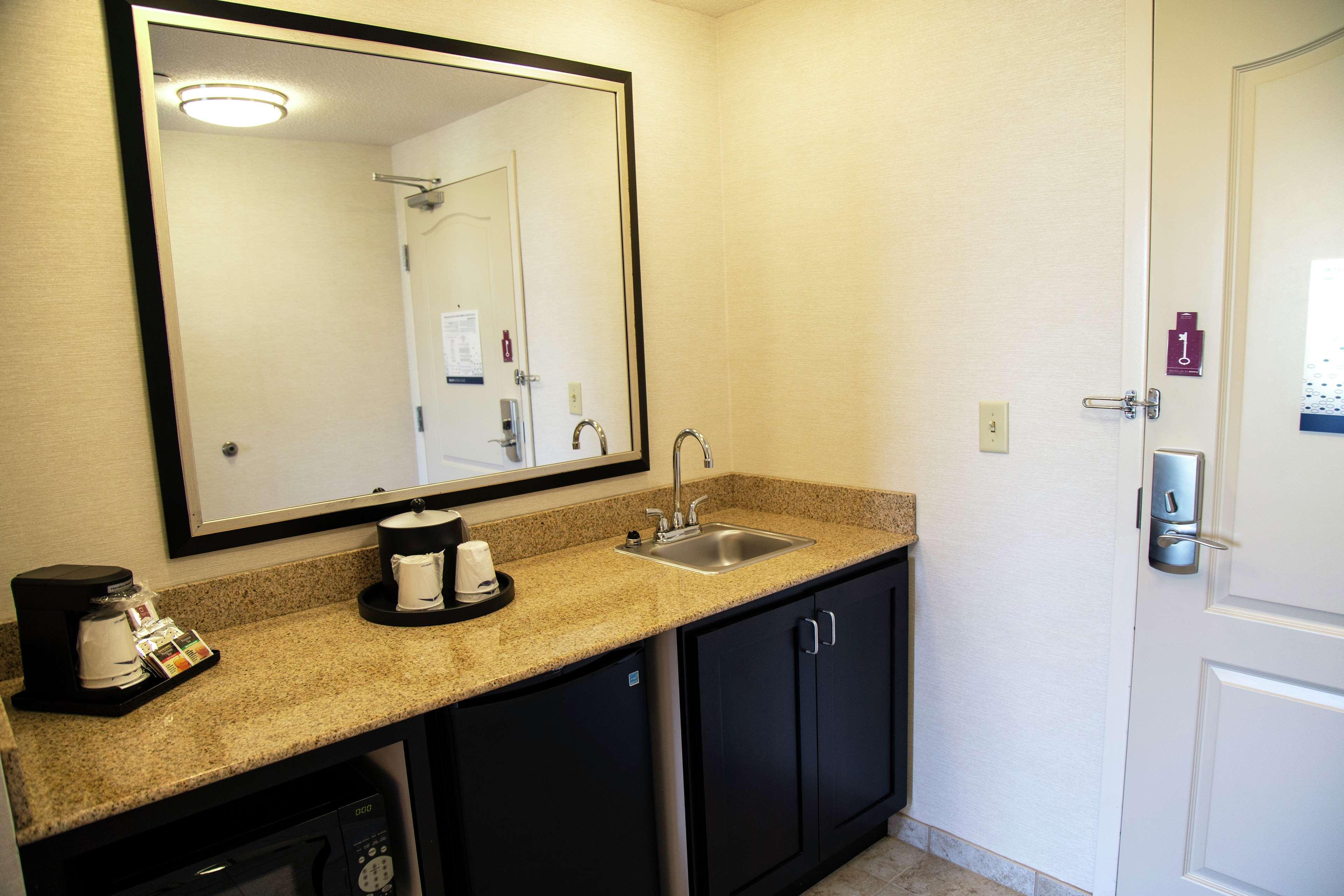Hampton Inn & Suites Sharon West Middlesex Εξωτερικό φωτογραφία
